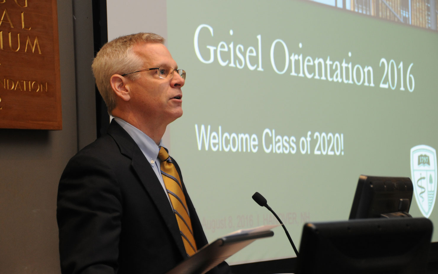 Interim Dean Duane Compton welcomes the Class of 2020 to Year 1 Orientation. (Photo by John Gilbert Fox)