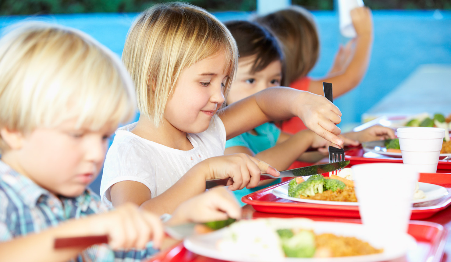 Low Income Kids Eat More Fruits and Vegetables When They are in School