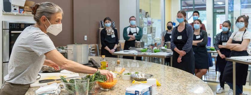 Quick, Easy, Delicious, and Nutritious—First-year Geisel Students Learn to Cook up Health